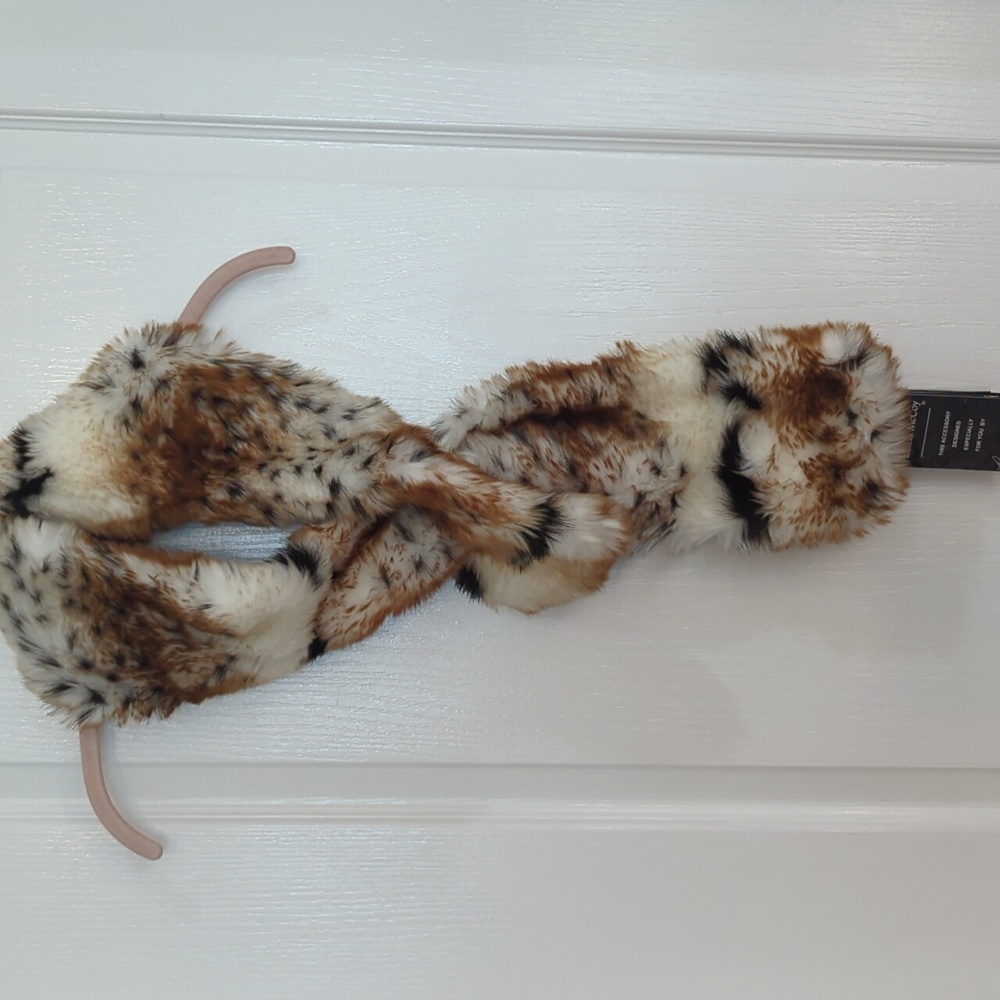 NWT Pamela McCoy Faux Fur Scarf